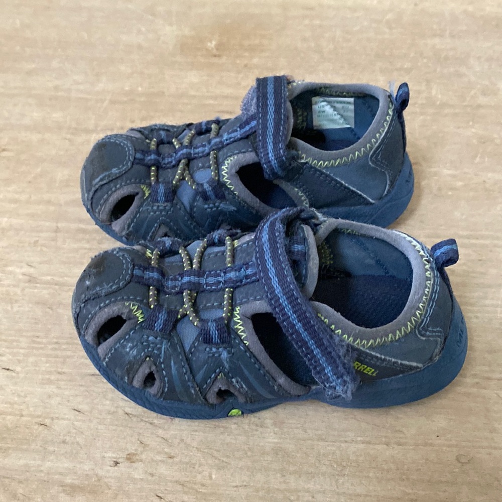 Merrill sandals